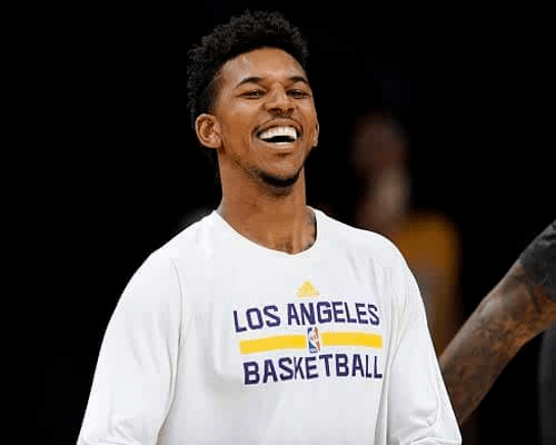 还在较劲！勇士小佩顿双手拦网大帽弗拉格 弗拉格一传一投完成回应（火药味不散！勇士小佩顿双手封盖弗拉格，弗拉格以一传一投强势回击）