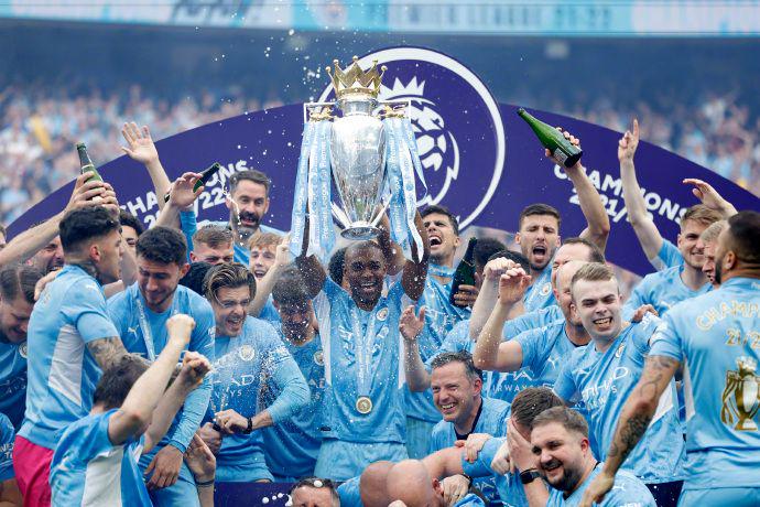 提前布局，世体：齐达内想带执教皇马时的2名助手同去法国队（世体：齐达内提前筹划，若执掌法国队将携皇马时期两位助手）