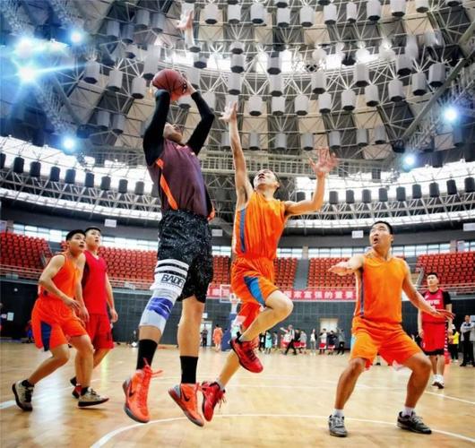 Azzi Fudd：2025年NCAA冠军+MOP 一个读满5年大学的康大偶像（读满五年的康大偶像Azzi Fudd：2025年NCAA称王并当选MOP）