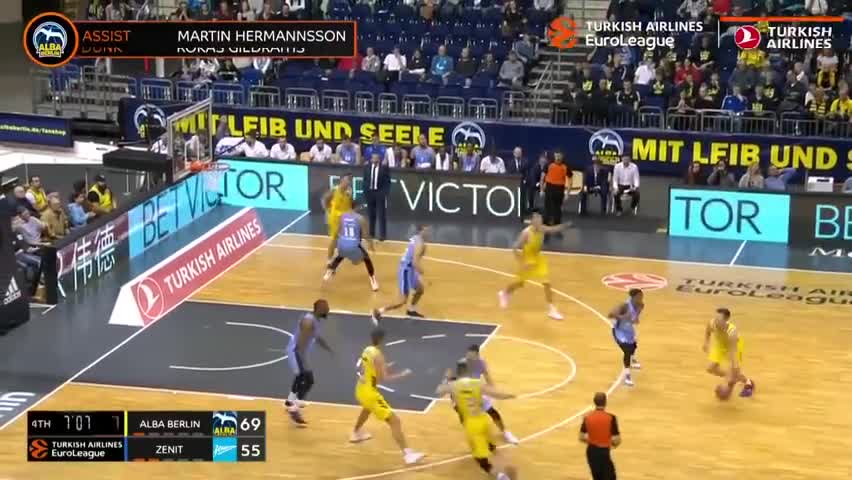 33岁内马尔17分钟戴帽救赎，3场轰5球1助冲击明年世界杯（33岁内马尔17分钟上演帽子戏法强势回归，近3场5球1助剑指明年世界杯）