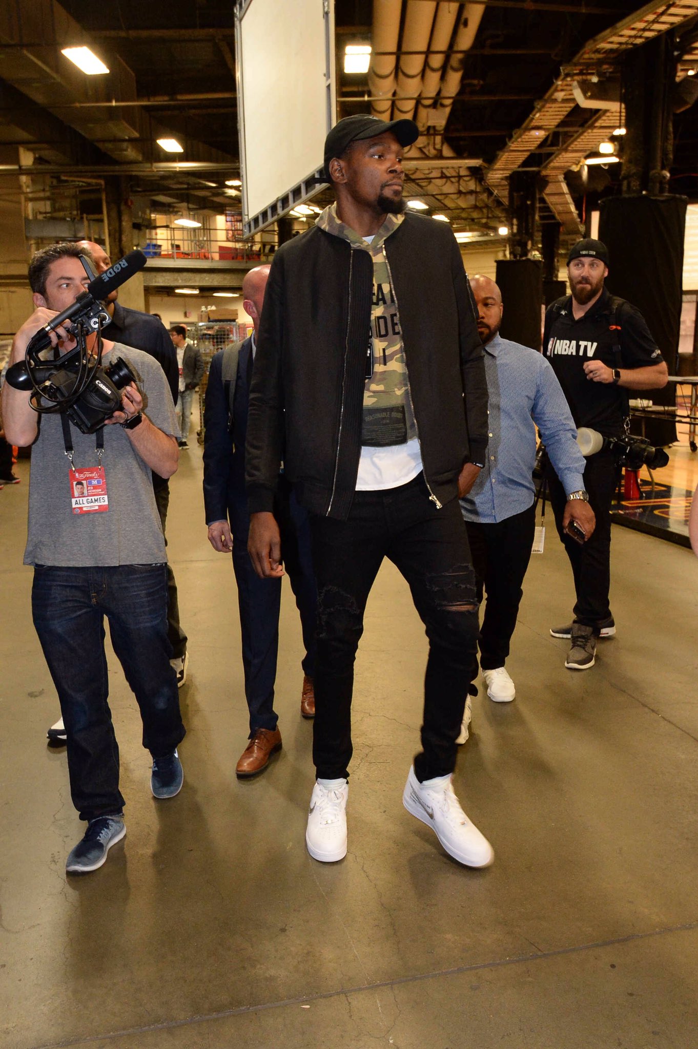 蒂尔曼：曼城大轮换？这给了球队额外的动力，我们看到了机会（蒂尔曼：曼城大幅轮换为我们注入动力，我们看准了机会）