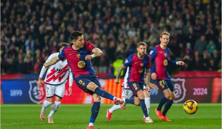 阿斯：莫斯克拉接近被西班牙国家队征召，哥伦比亚也在争取他（阿斯报：西班牙国家队接近召入莫斯克拉，哥伦比亚同样在争取）