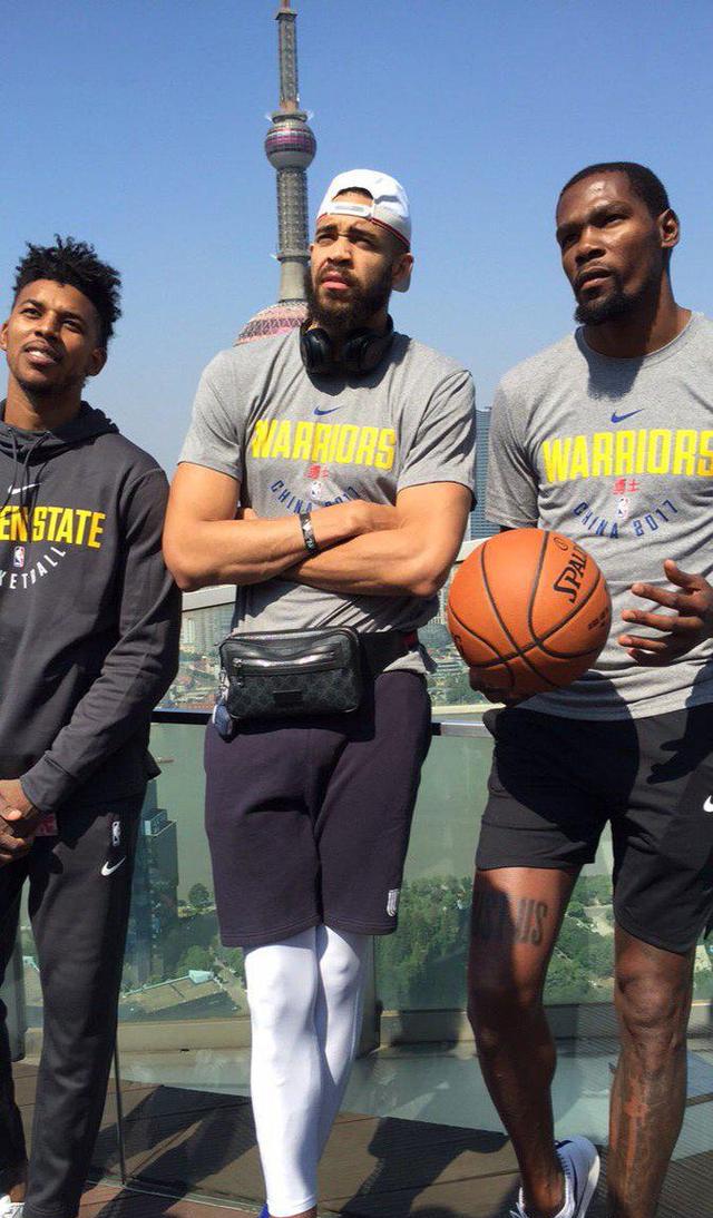 NBA球员专访：詹姆斯谈季后赛目标,（专访NBA球星詹姆斯：畅谈季后赛目标）