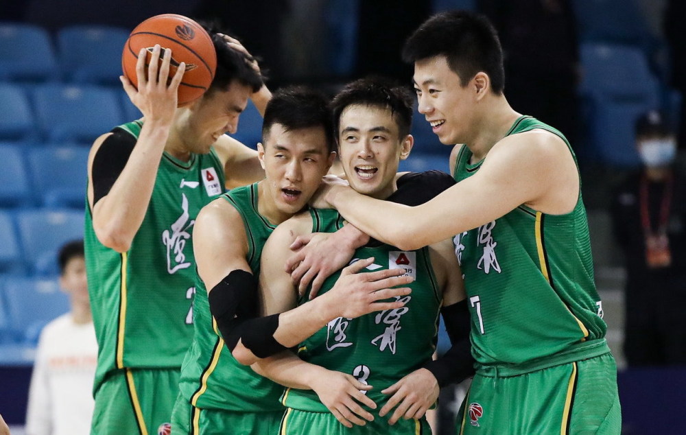 赛前被看衰！巨汉鲍勃萨普蛮力KO“完美先生”，成搏击界传奇（不被看好却逆袭！鲍勃萨普重拳KO“完美先生”，跻身搏击传奇）